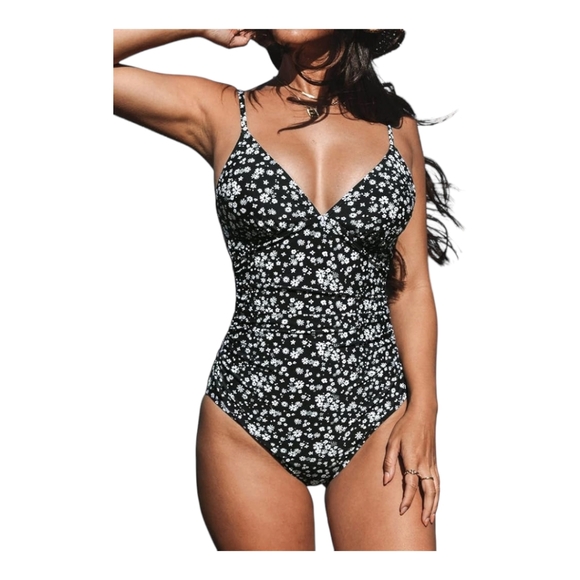 CUPSHE Swimwear Shirring Design V-Neck Low Back One Piece Swimsuit Black US S - Picture 3 of 9